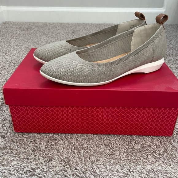 Kelly & Katie Gray Flat Size 6 1/2 - Picture 1 of 2